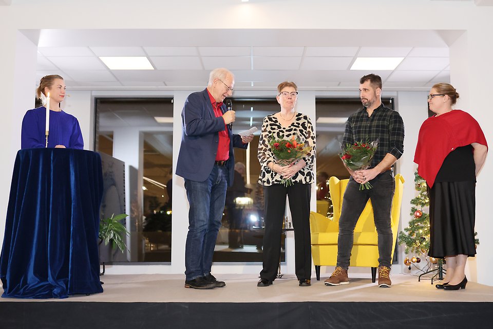 På plats fanns Pia Cervin och Morgan Johansson som tog emot blommor och fina ord av Bengt Germundsson, kommunstyrelsens ordförande och Sara Malmsjö, HR-chef
